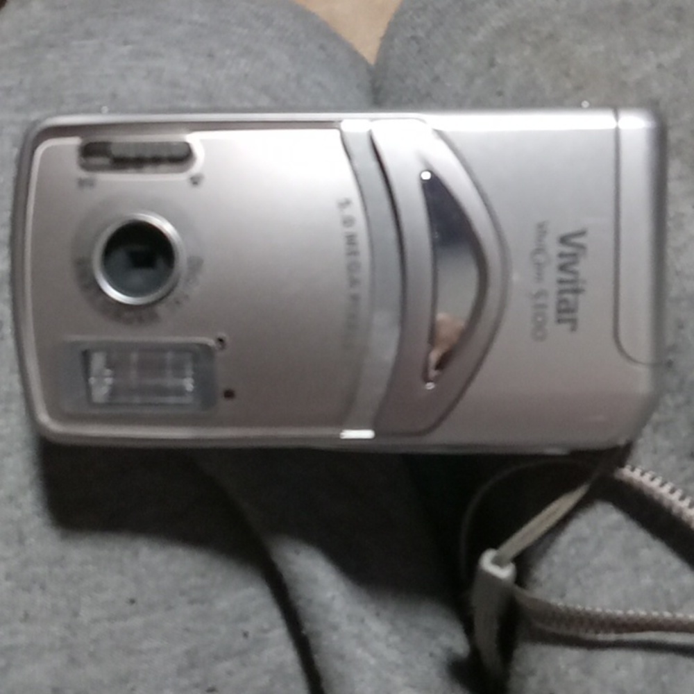 Vivitar Vivicam 5100 digital camera. Silver 5.0 megapixels.